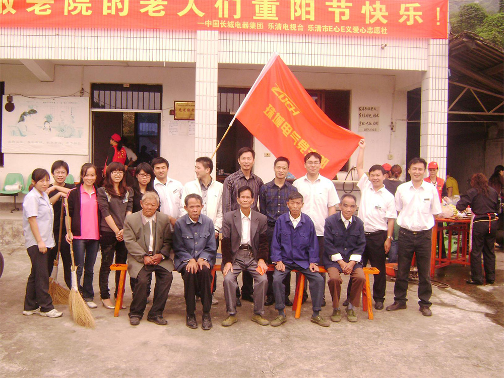 敬老院探望老人